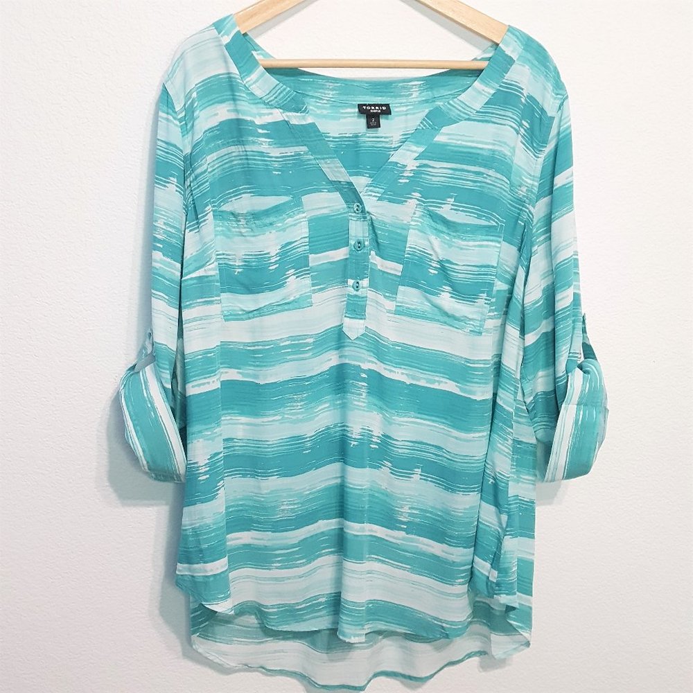 Torrid Print 3/4 Sleeve Shirt Size 2